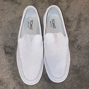 NWOT TOMS Slip On Grey Lavender Color Shoes Size 9.5